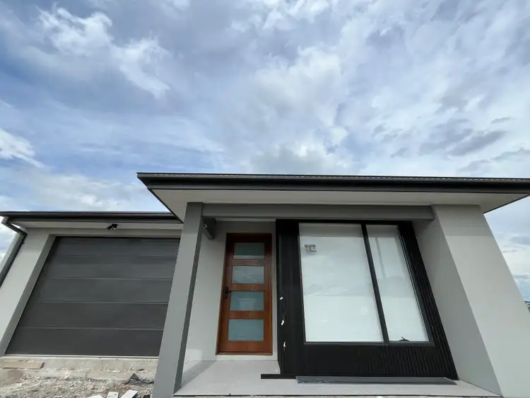 76 Batehaven Crescent, Donnybrook VIC 3064