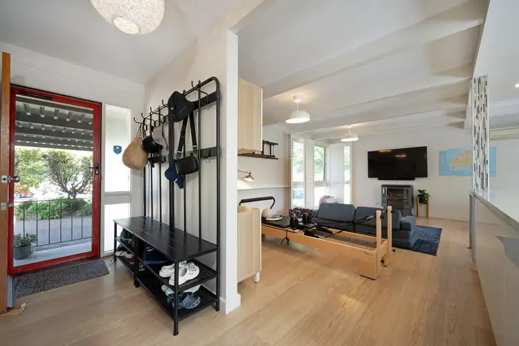 38 Dixon Drive, Holder ACT 2611