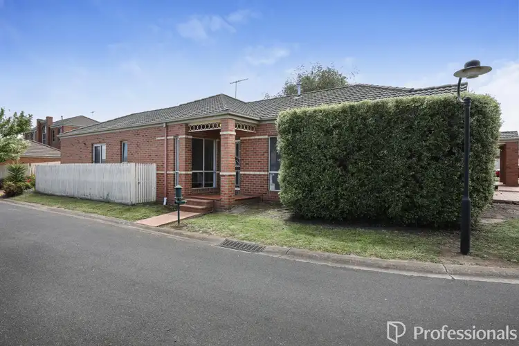 10 Wattletree Drive, Taylors Hill VIC 3037
