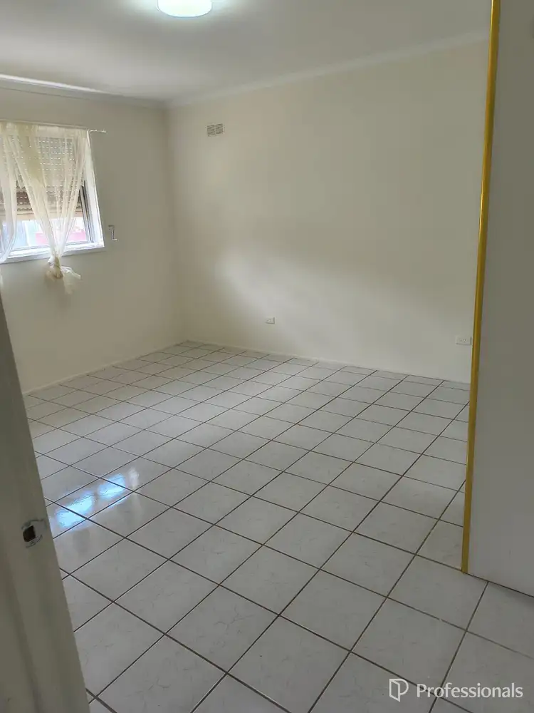 Second view of Homely house listing, 2/7 Alexina St, St Albans VIC 3021