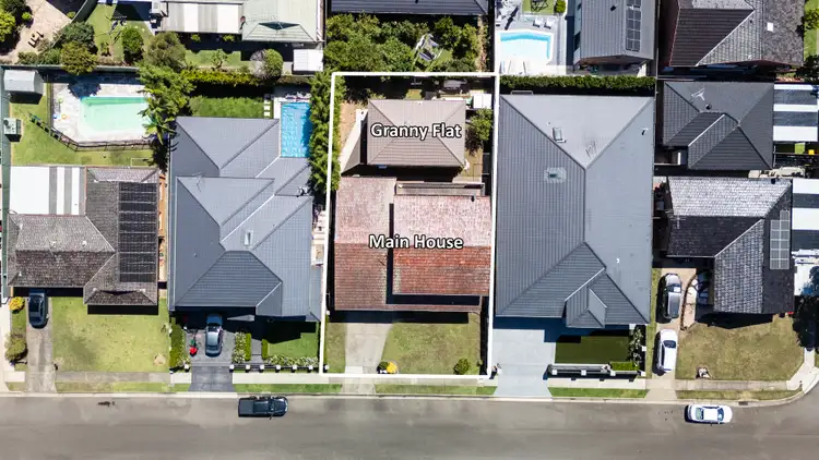 17 & 17A Dalpra Crescent