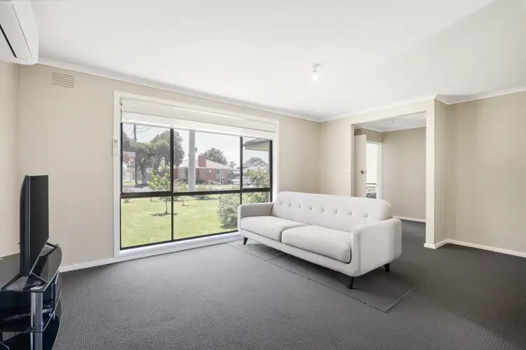 Second view of Homely house listing, 5 Wentworth Court, Sunbury VIC 3429