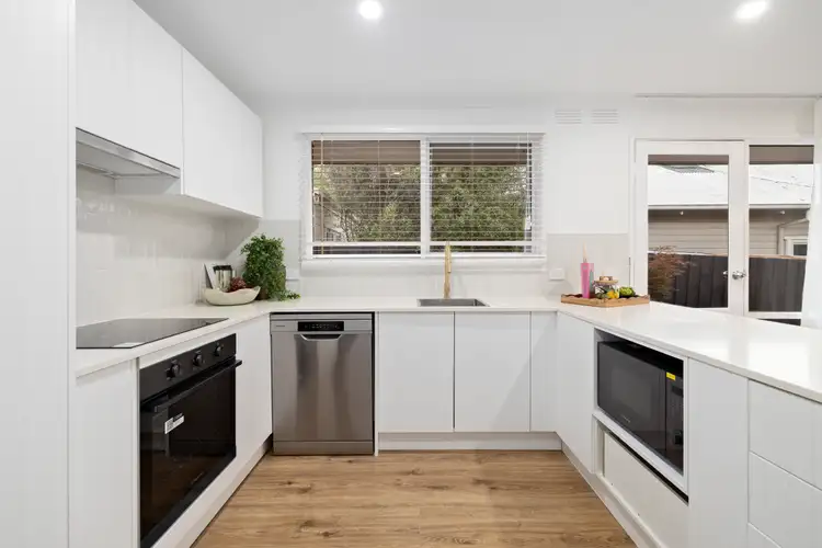 Fifth view of Homely unit listing, 2/160 Nepean Highway, Seaford VIC 3198