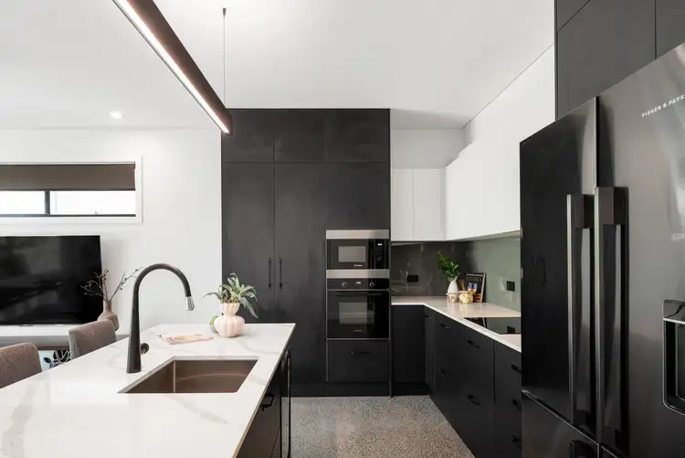 28 Burn Street, Camp Hill QLD 4152