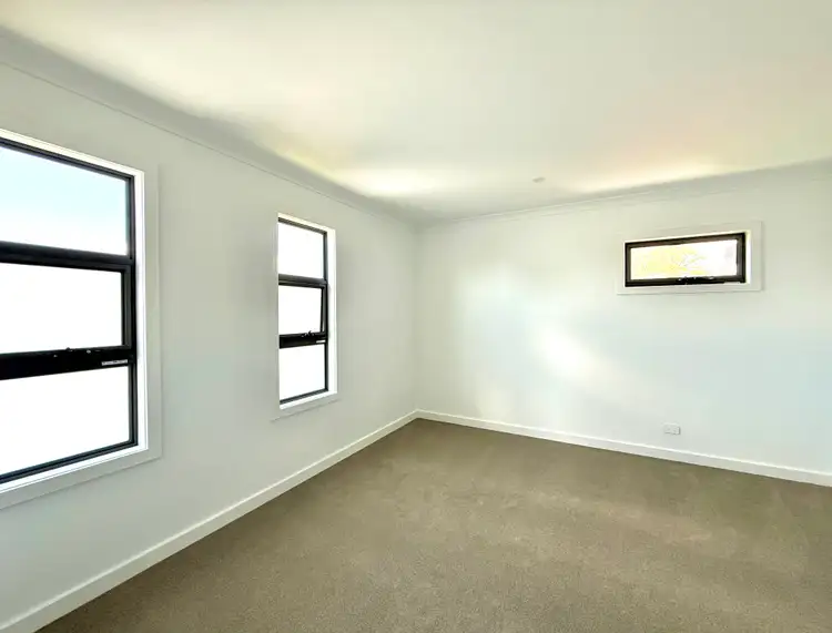 Fifth view of Homely unit listing, 4/10 Park View Road, Drouin VIC 3818