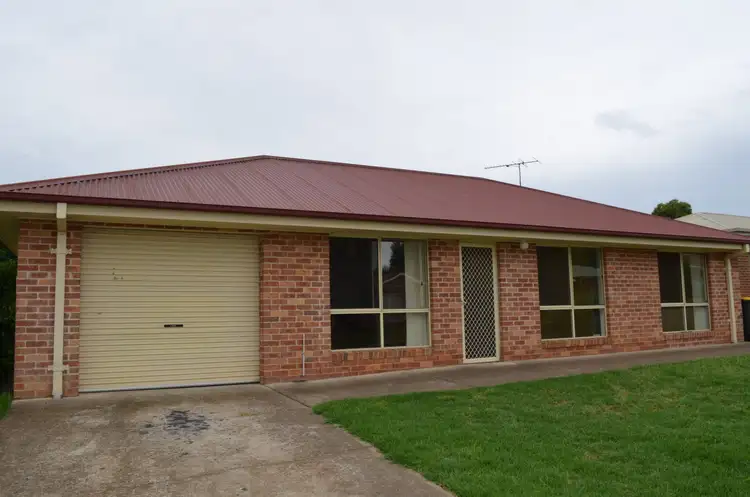 26 Pineview circuit, Young NSW 2594