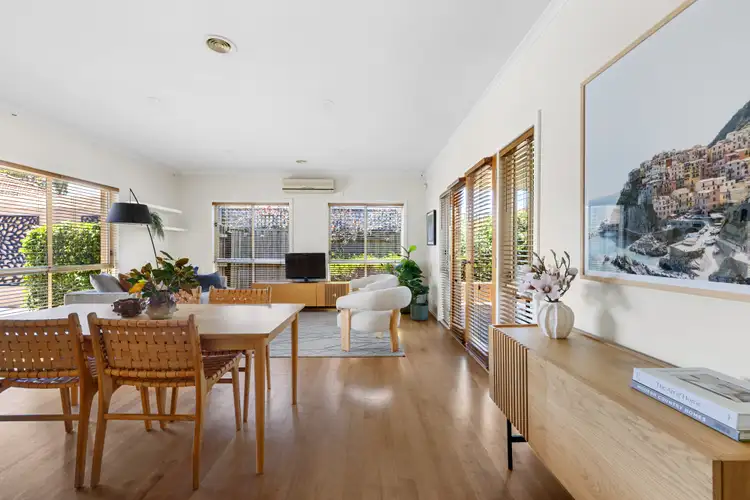 2/198 Civic Parade, Altona VIC 3018