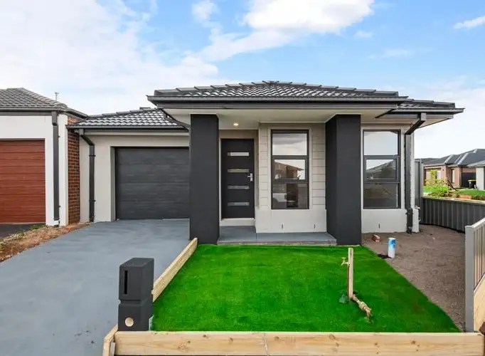 23 Enrica Drive, Melton South VIC 3338