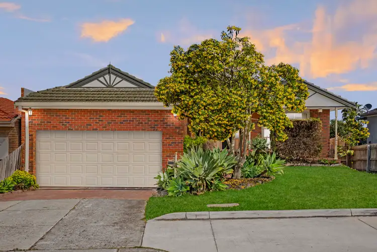 10 Reynolds Court, Roxburgh Park VIC 3064