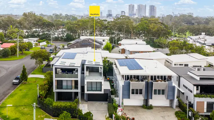 2/17 Deauville Drive, Southport QLD 4215