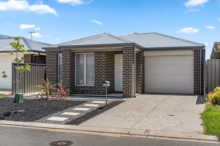 8 Kerrie Avenue