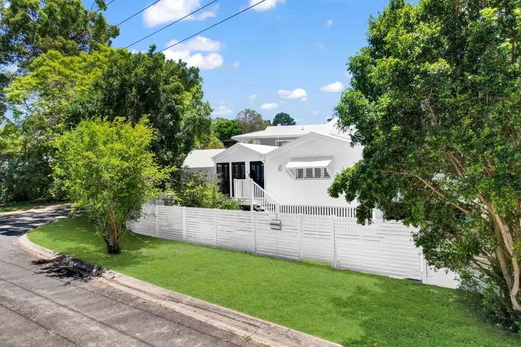 1 Phillips Street, Coochiemudlo Island QLD 4184