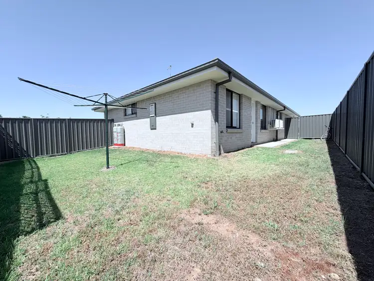 2/18 Francis Avenue, North Tamworth NSW 2340