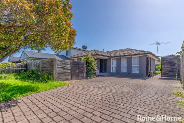11 Brixton Place, Melton VIC 3337
