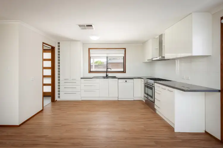 27 Campbell Avenue, West Wodonga VIC 3690