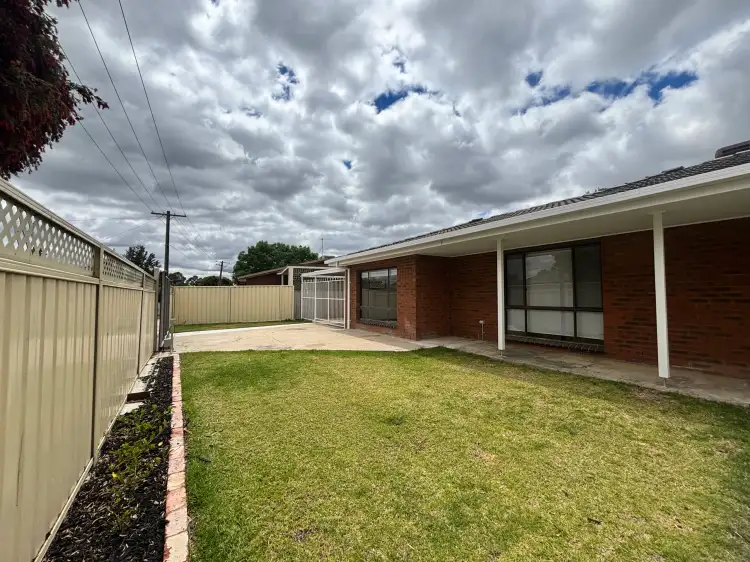 27 Campbell Avenue, West Wodonga VIC 3690