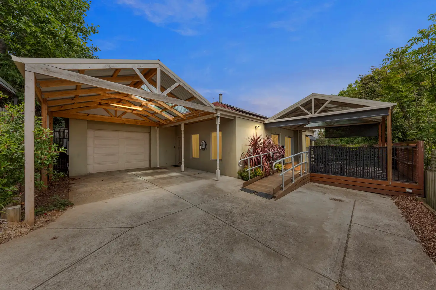 Main view of Homely house listing, 2/5 Charles Street, Drouin VIC 3818