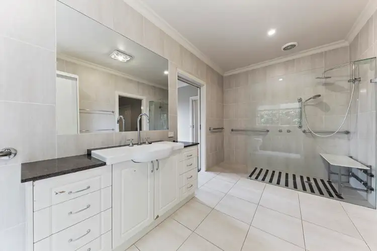 Seventh view of Homely house listing, 2/5 Charles Street, Drouin VIC 3818