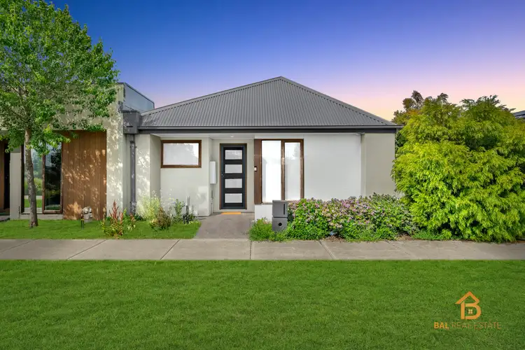 2 Oxbow Walk, Truganina VIC 3029