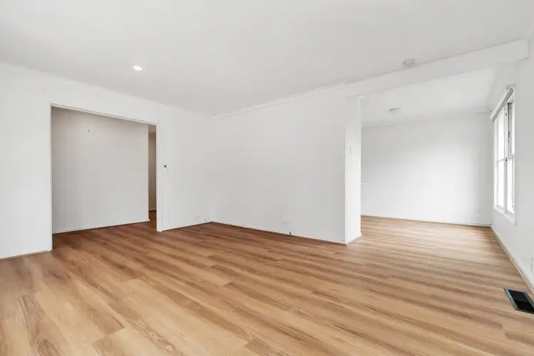 Second view of Homely house listing, 8 Paringa Court, Frankston VIC 3199