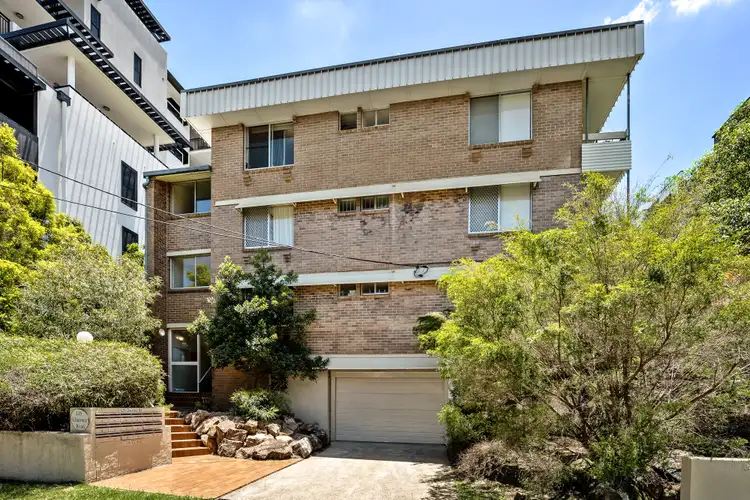 2/125 Clarence Road, Indooroopilly QLD 4068