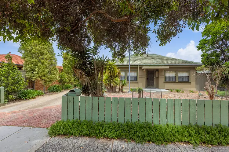 18 Tarella Road, Chelsea VIC 3196