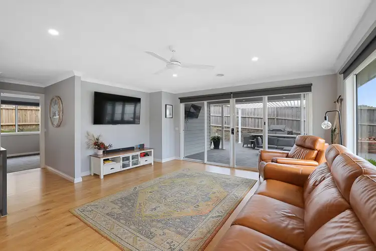 Fifth view of Homely house listing, 3 Aperloo Road, Drouin VIC 3818