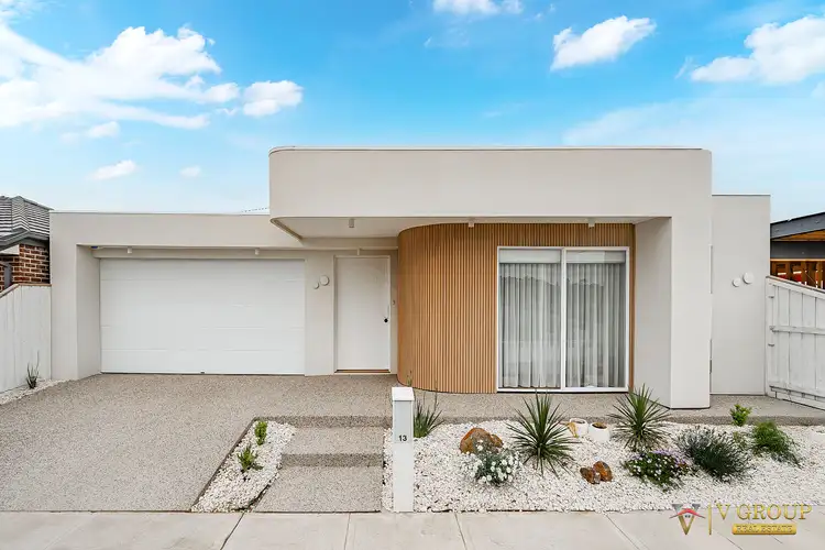 13 Gould Crescent, Mickleham VIC 3064