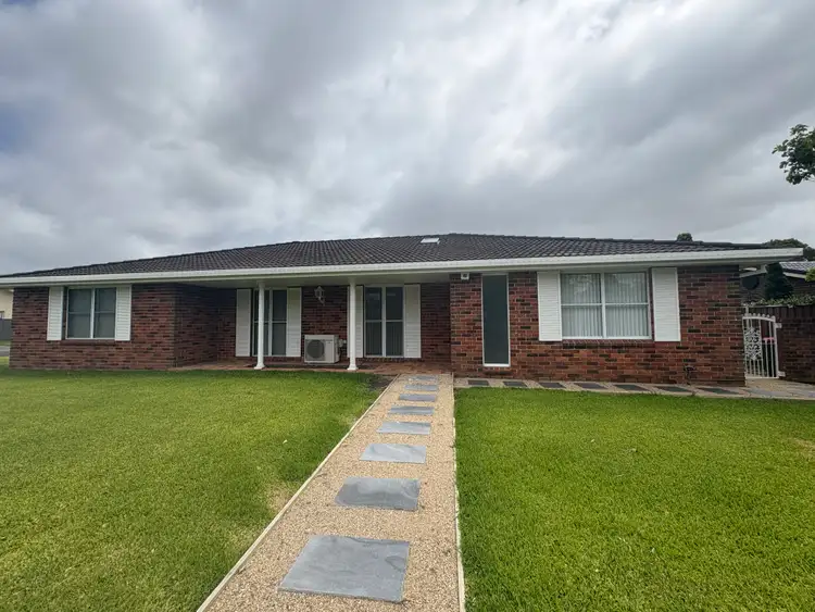 11 Cavalier Parade, Bomaderry NSW 2541