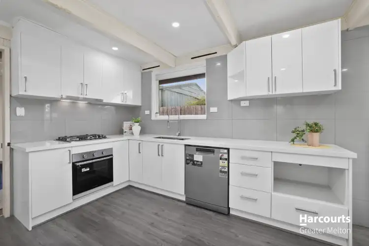 20 Eyre Street, Melton South VIC 3338