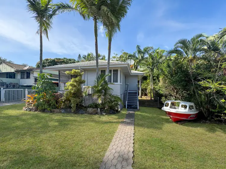 11 CARRON STREET, West Gladstone QLD 4680