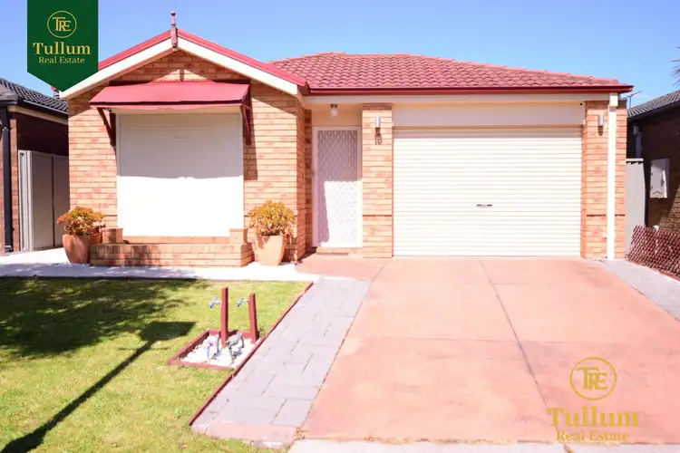 16 Greenaway Terrace, Cranbourne East VIC 3977