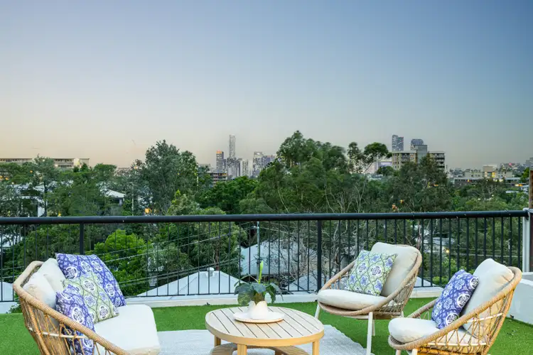 24 Bishop Street, St Lucia QLD 4067