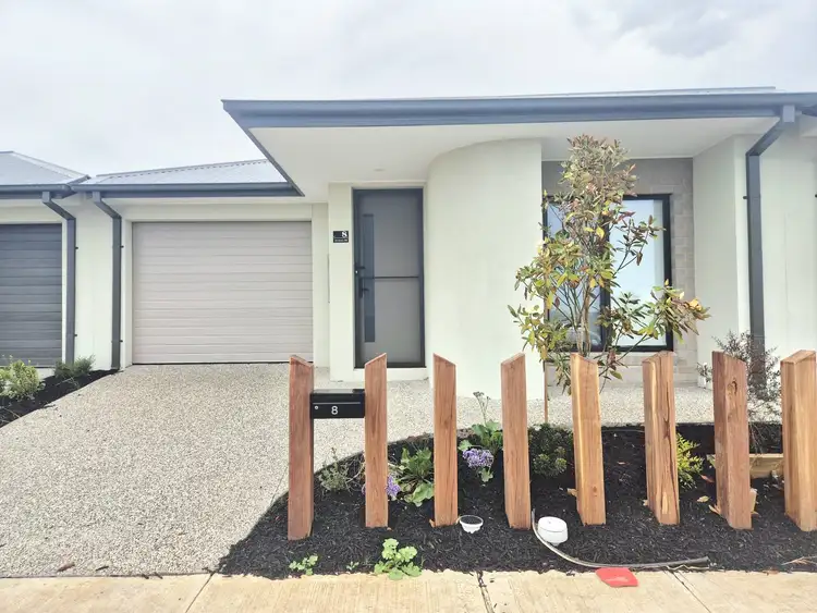 8 Swansea Road, Manor Lakes VIC 3024