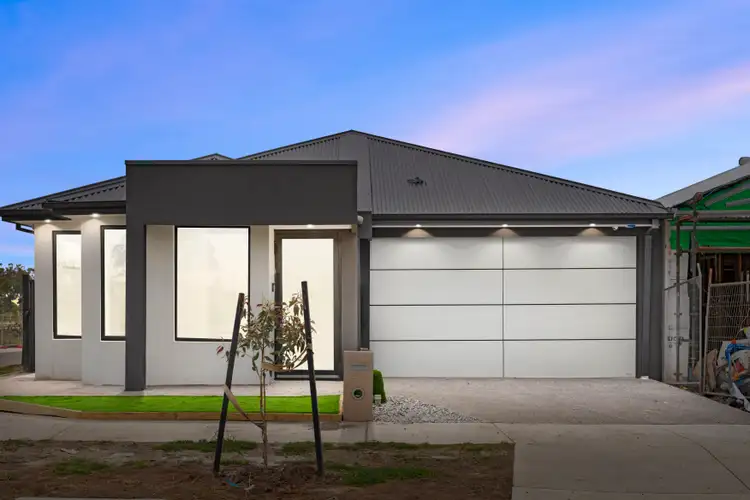 15 Butterfly Crescent, Mickleham VIC 3064