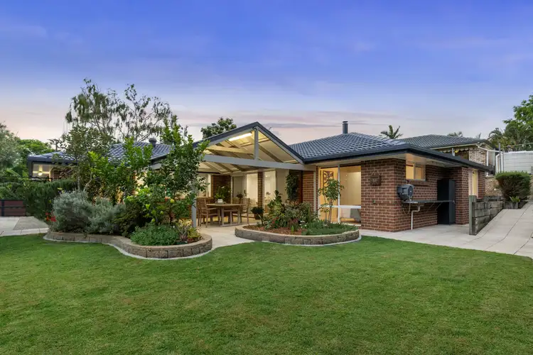 8 Whitewood Place, Arana Hills QLD 4054