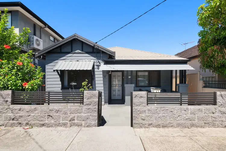 61 Broadford Street