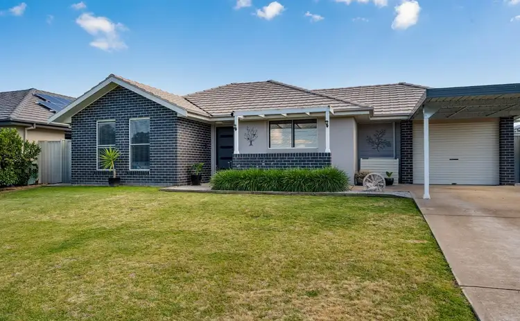 1A Hollingsworth Drive
