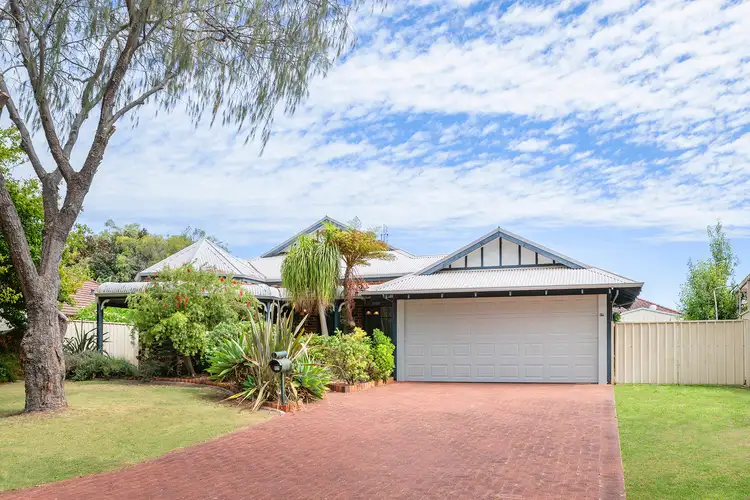 17 Lorikeet Loop