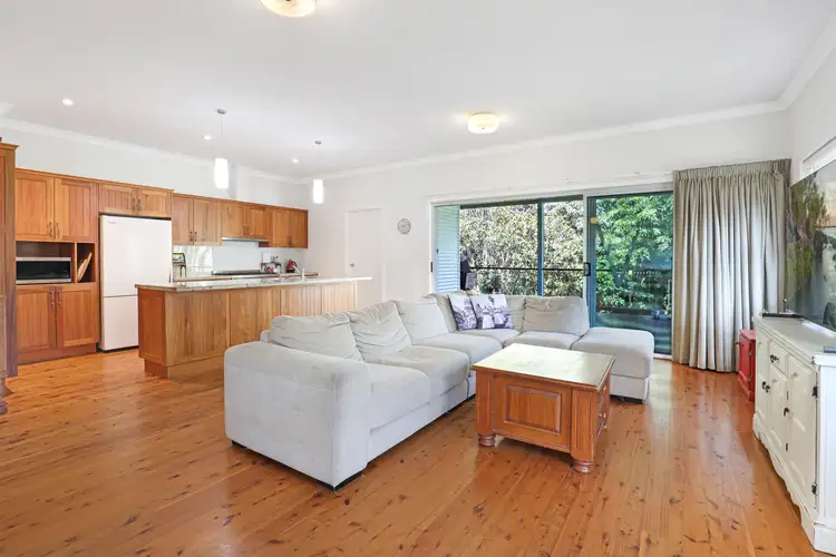 4 London Drive
