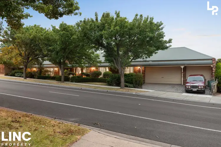 3 Fairholme Boulevard