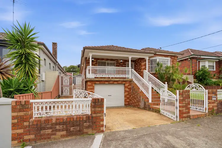 16 Frost Street