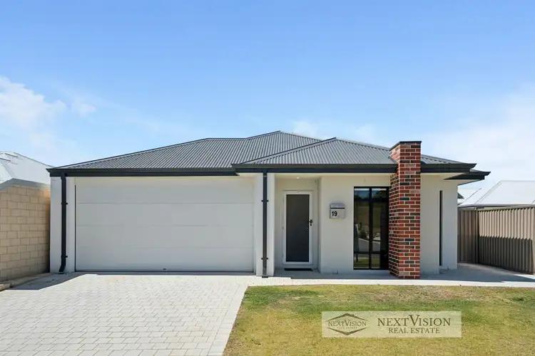 19 Ainsworth Cres