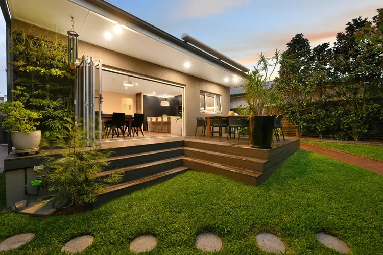8 Baird Avenue
