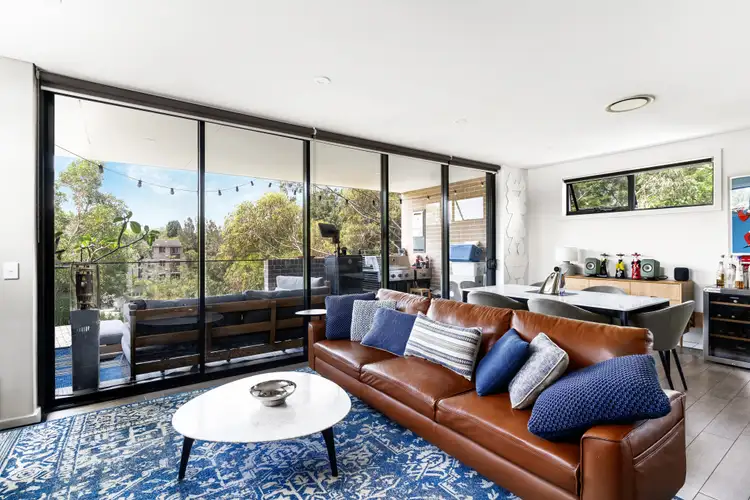 37 Riverside Crescent