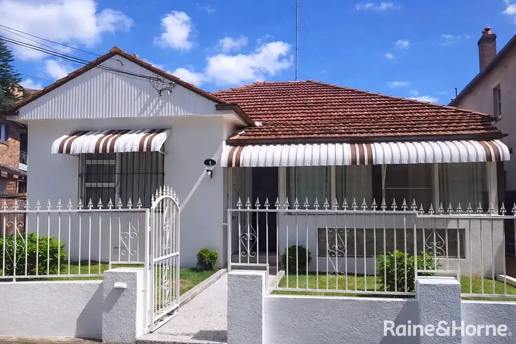 4 Harbourne Road