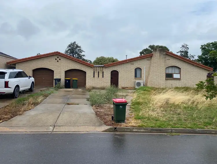 14 De Sassenay Crescent
