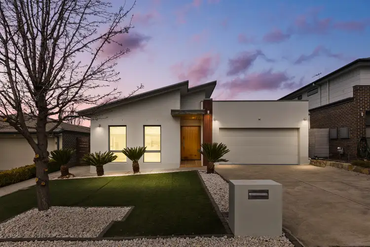 8 Ronald Walker Street