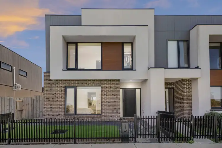 12 Lamington Walk