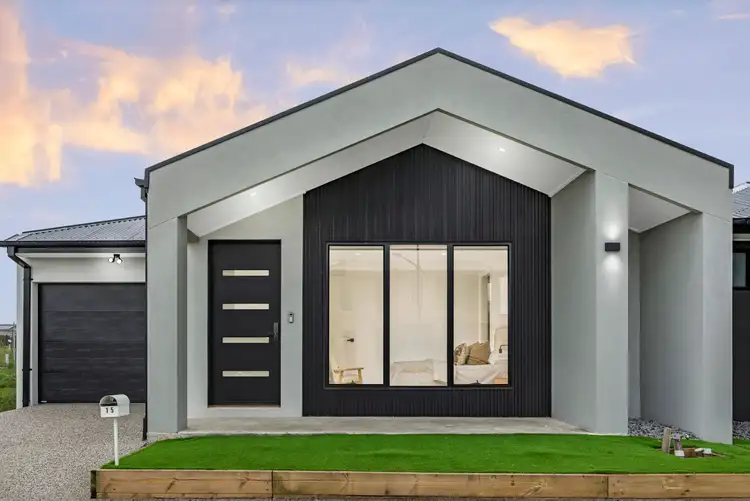 15 Myrtleford Street